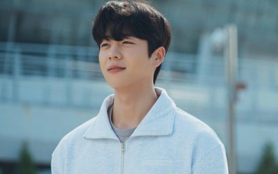Chae Jong Hyeop Shines As A Badminton Player With A Dazzling Smile In “Love All Play”