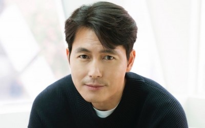 Jung Woo Sung Pays Visit To Memorial Space To Mourn Victims Of Itaewon Tragedy