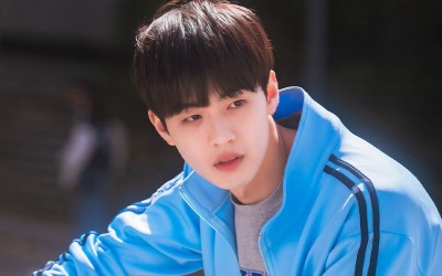 kim-hyun-jin-is-a-handsome-medical-student-and-rookie-cheerleader-in-upcoming-drama-cheer-up