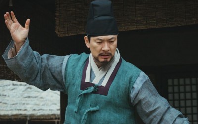 Kim Sang Kyung Transforms Into An Eccentric Doctor In “Poong, The Joseon Psychiatrist”