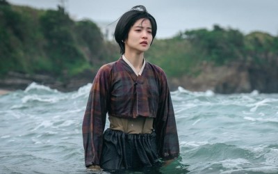 Kim Tae Ri Walks Into Stormy Sea In Despair On 