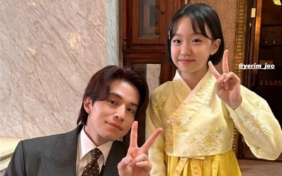 Lee Dong Wook Gifts “Tale Of The Nine-Tailed 1938” Child Actor With Signed Albums From Her Favorite Idol Groups
