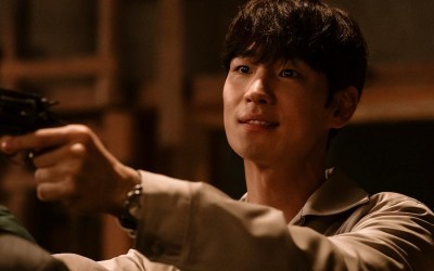 Lee Je Hoon Never Loses His Smile Even Through Crises In Upcoming Drama “Chief Detective 1958”