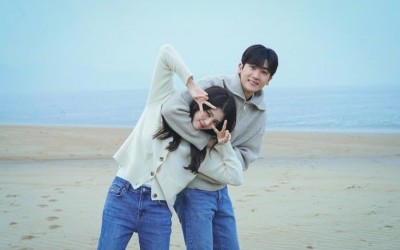 Park Hyung Sik And Han So Hee Show Brilliant Chemistry As They Strike A Pose On The Beach In “Soundtrack #1”
