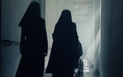 song-hye-kyo-and-jeon-yeo-been-walk-down-a-sunlit-hallway-with-a-mysterious-boy-in-the-priests-2-dark-nuns-poster