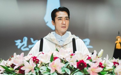 Song Seung Heon Poses As Devotee To Take Down Sinister Cult In “The Player 2: Master Of Swindlers”