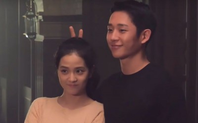Watch: BLACKPINK’s Jisoo And Jung Hae In Share Laughs On Emotional Set Of “Snowdrop”