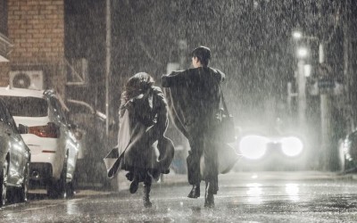 wi-ha-joon-and-jung-ryeo-won-get-caught-in-the-rain-on-the-midnight-romance-in-hagwon