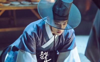 Woo Do Hwan Kneels Before Enemy Chun Ho Jin In Desperation On “Joseon Attorney”