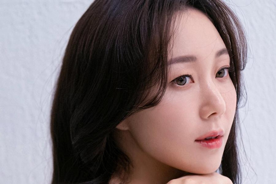 Actress Lee Yoo Young Announces Marriage And Pregnancy