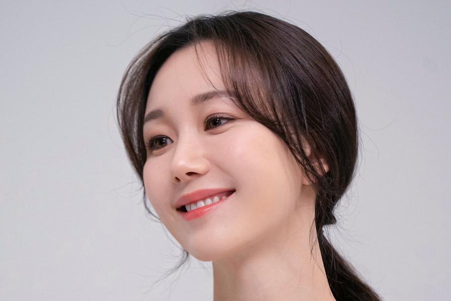 Lee Yoo Young Welcomes First Child