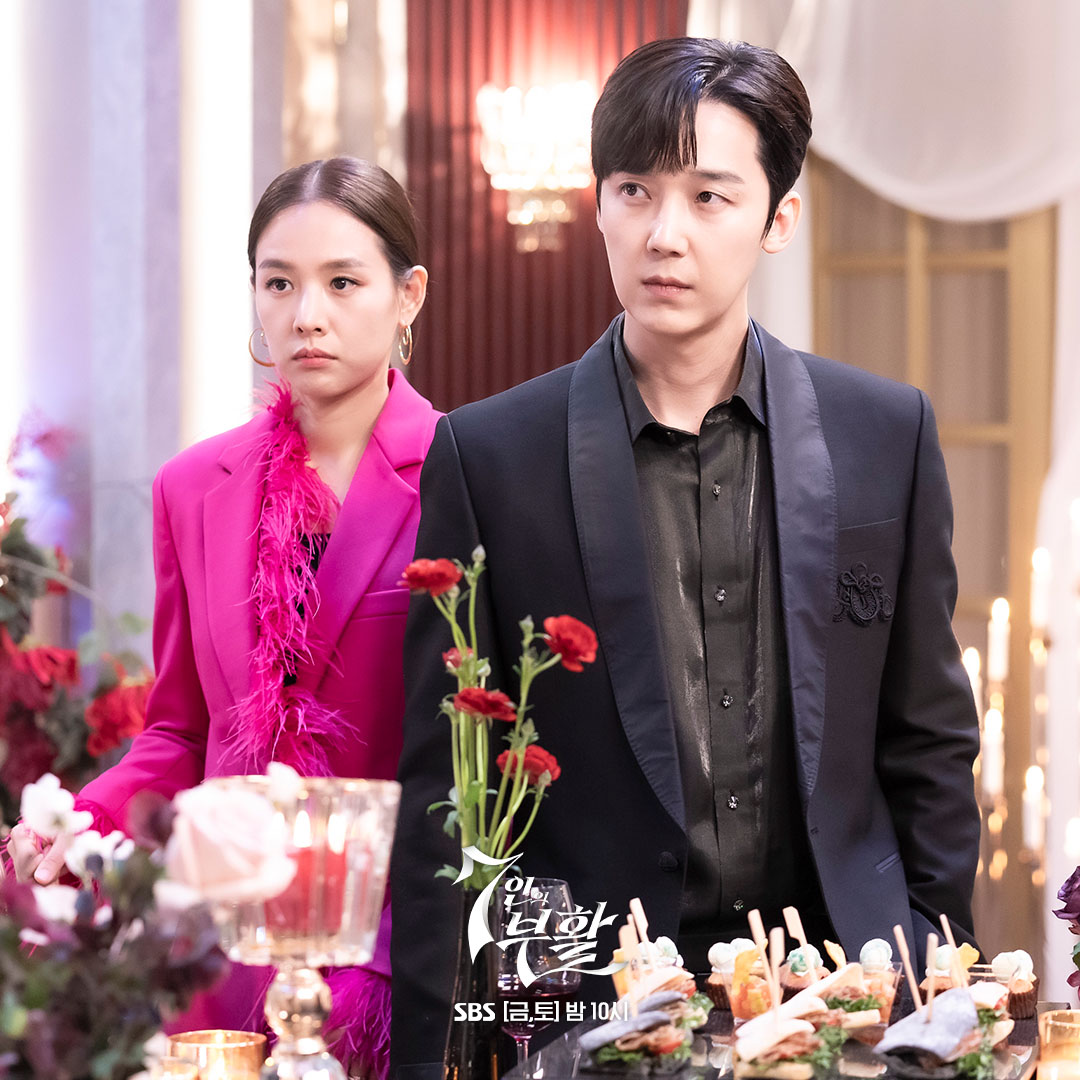 Lee Yoo Bi And Lee Jung Shin Invite Villains To Their Engagement Party In 