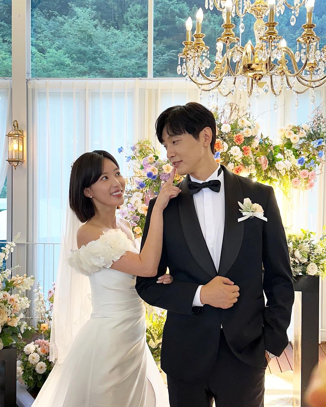 Im Soo Hyang Shares Stunning Behind-The-Scenes Wedding Photos With Ji Hyun Woo On Set Of “Beauty and Mr. Romantic”