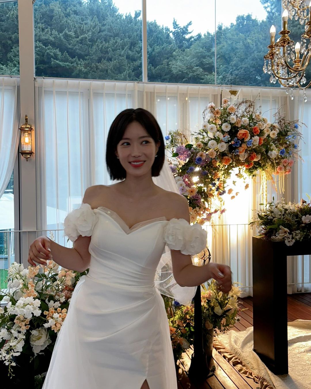 Im Soo Hyang Shares Stunning Behind-The-Scenes Wedding Photos With Ji Hyun Woo On Set Of “Beauty and Mr. Romantic”