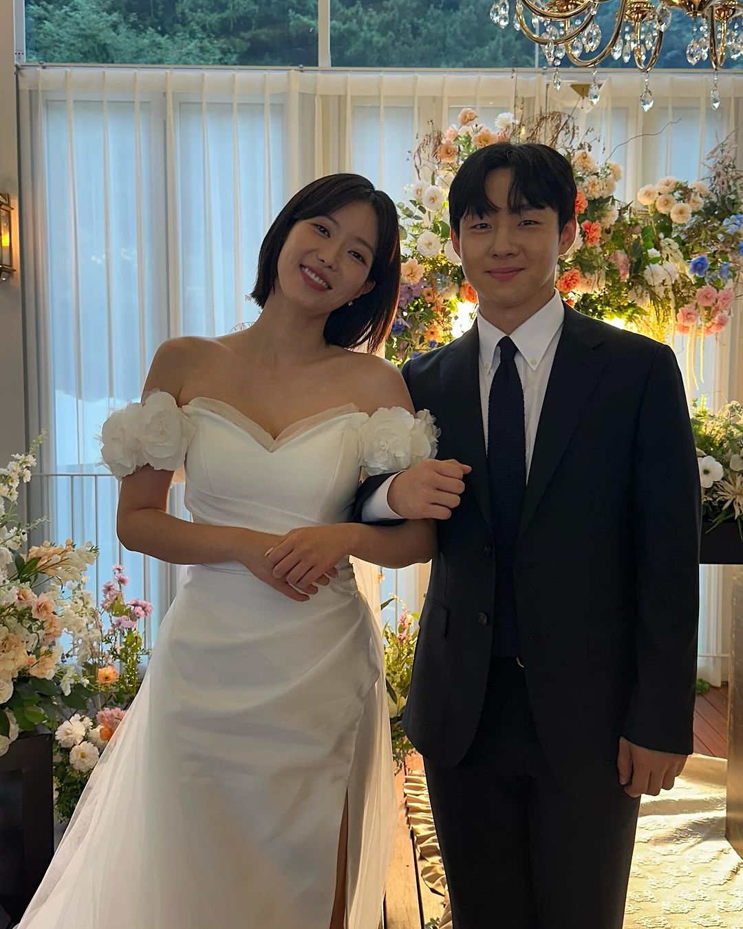 Im Soo Hyang Shares Stunning Behind-The-Scenes Wedding Photos With Ji Hyun Woo On Set Of “Beauty and Mr. Romantic”