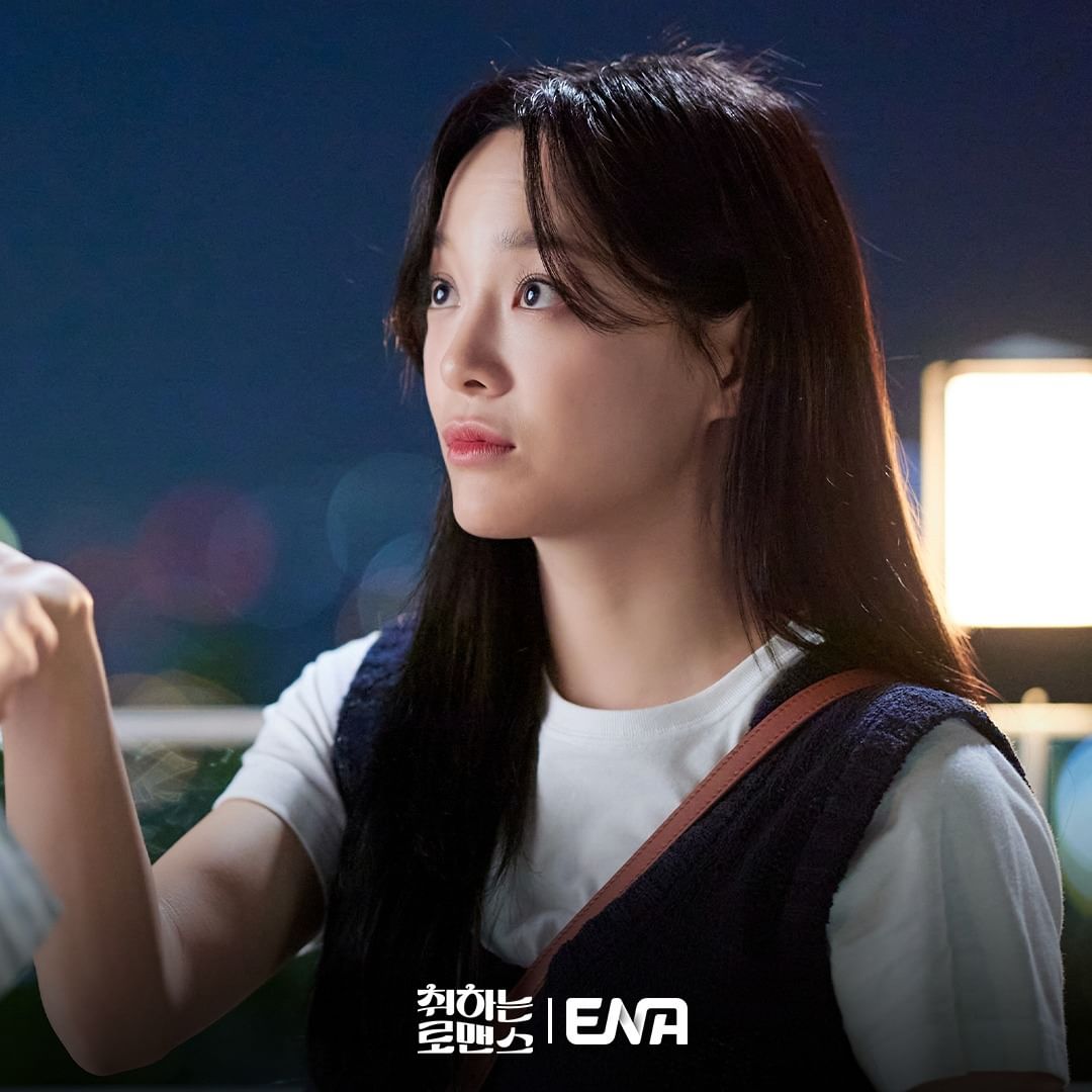 Lee Jong Won And Kim Se Jeong Savor The Romantic Night Air In 