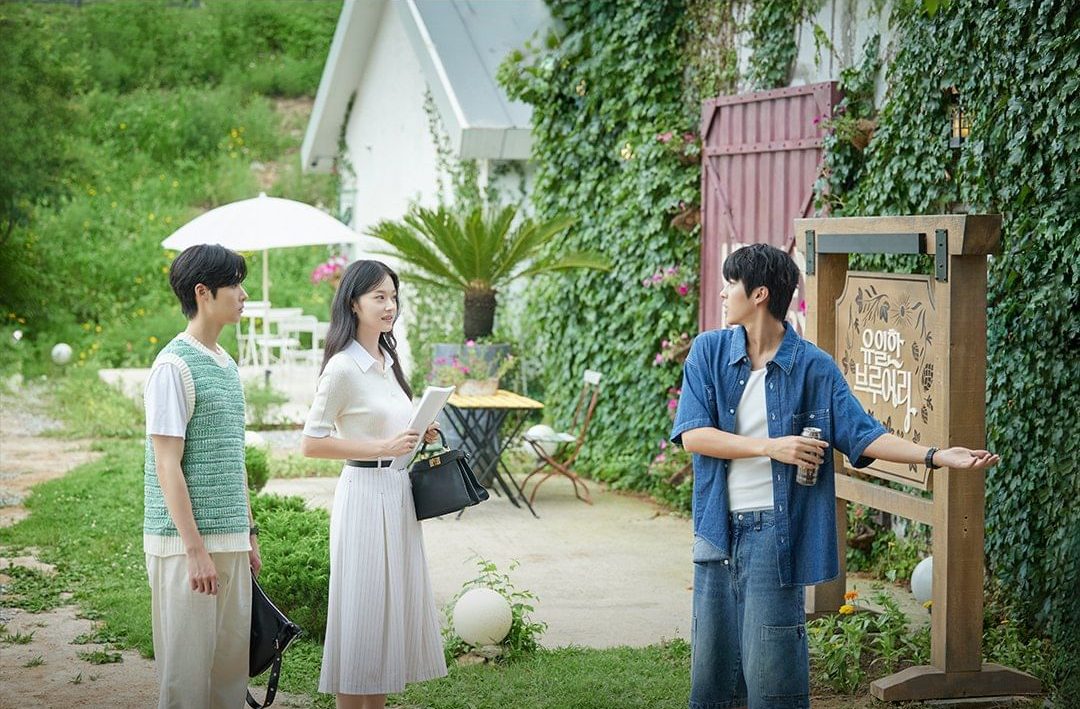 Kim Sejeong, Lee Jong Won, Shin Do Hyun, And Baek Sung Chul Meet For The First Time Over Beer In New Drama “Brewing Love”