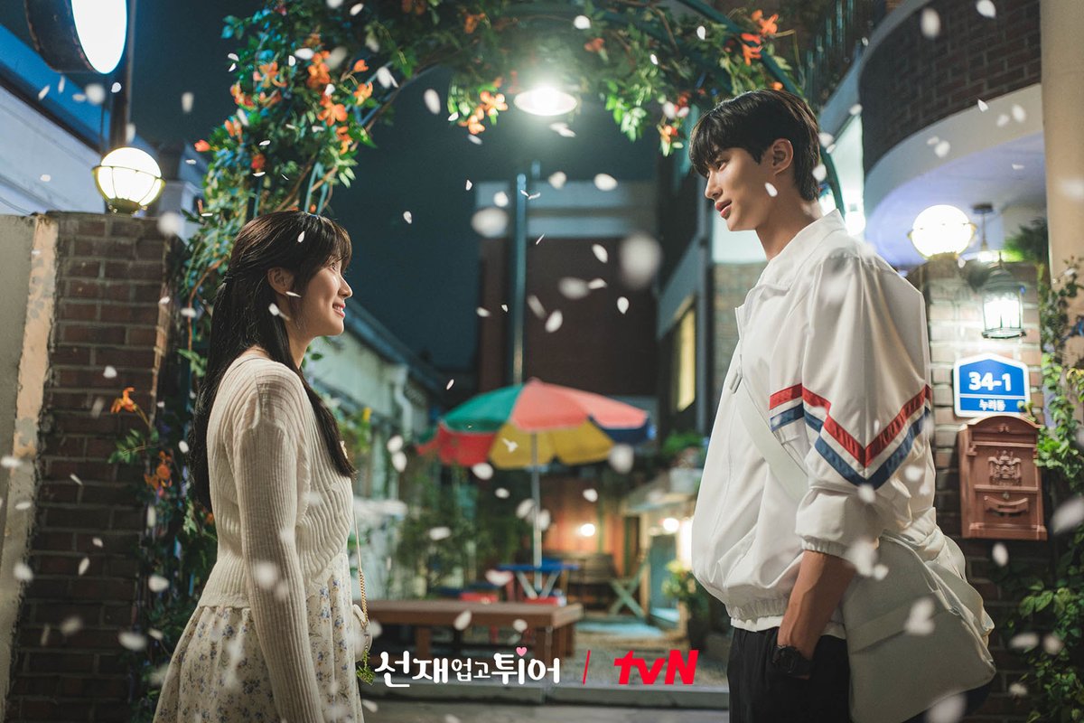 Kim Hye Yoon Shares Heart-Fluttering Eye Contact With Her Bias Byun Woo Seok In Upcoming Romance Drama “Lovely Runner”
