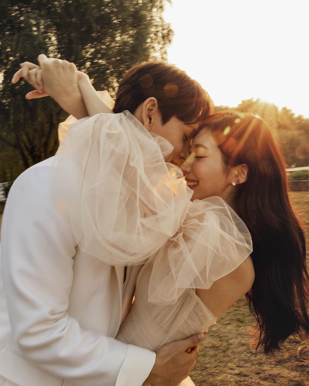 Chae Seo Jin Shares Beautiful Wedding Photos