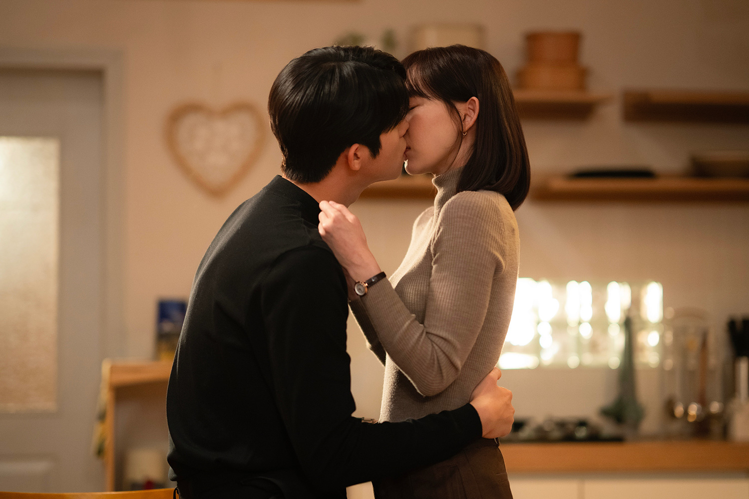 Moon Sang Min And Shin Hyun Been Share Heartfelt Kiss In 