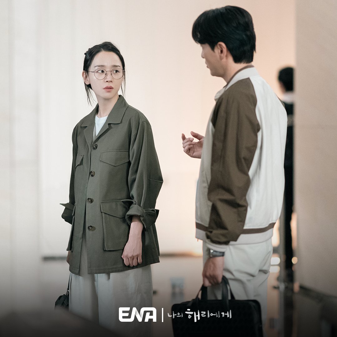 Shin Hye Sun And Lee Jin Wook Clash As Ex-Lovers Turn Rivals In 