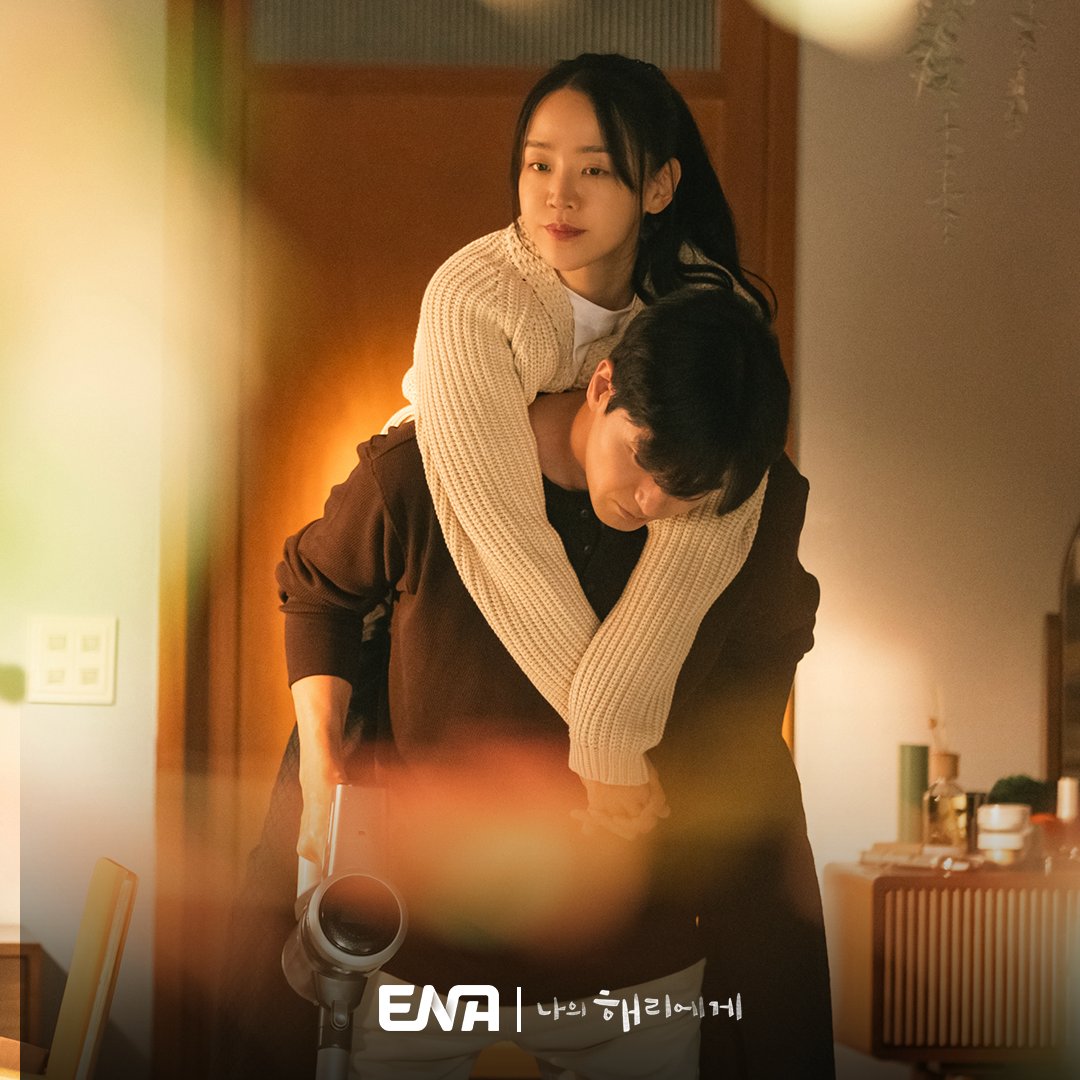 Shin Hye Sun And Lee Jin Wook Are Inseparable As A Couple In 