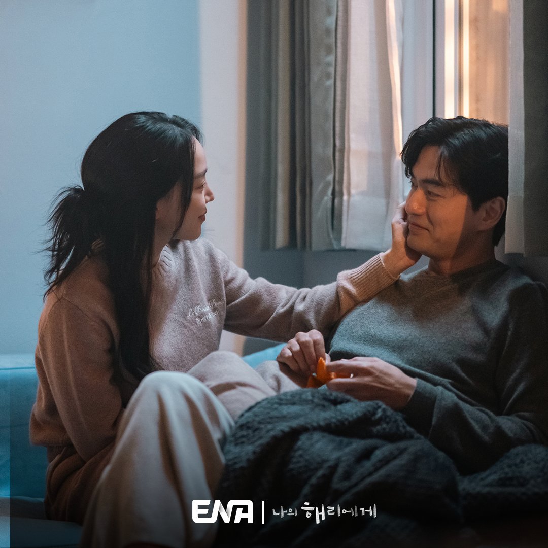 Shin Hye Sun And Lee Jin Wook Are Inseparable As A Couple In 