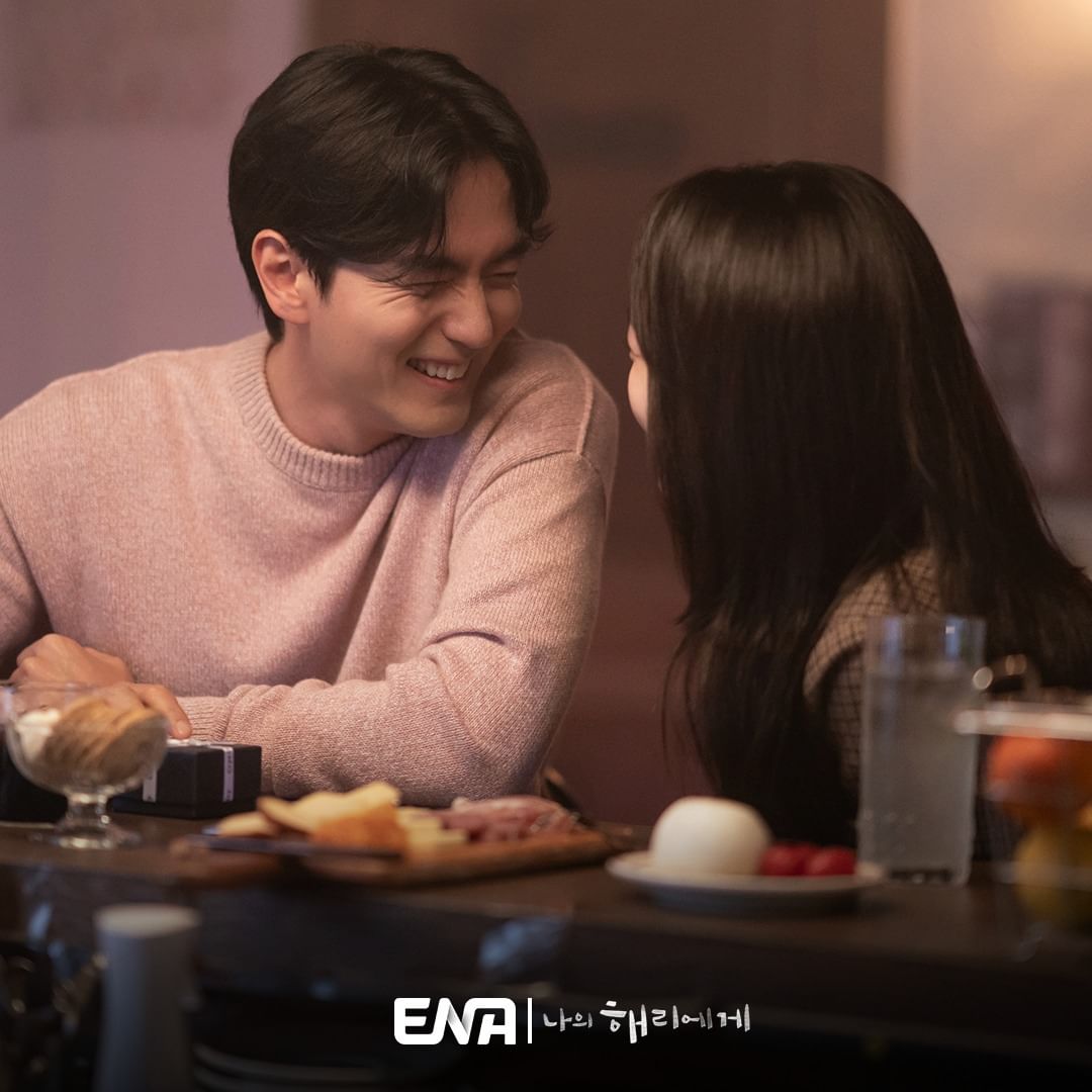 Shin Hae Sun And Lee Jin Uk Can't Take Their Eyes Off Each Other During A Date In “Dear Hyeri”