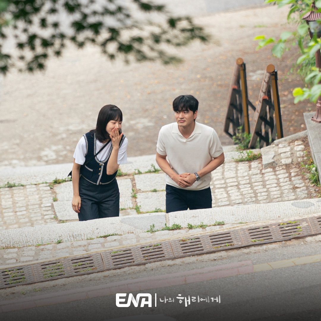 Shin Hae Sun and Lee Jin Uk Share Lovey-Dovey Moments In The Early Stages Of Their Relationship In “Dear Hyeri”