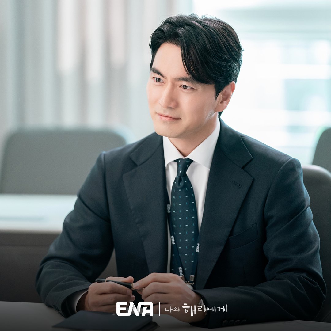 Lee Jin Wook Dazzles As The Top-Ranked Talent Of The News Department In Upcoming Drama 