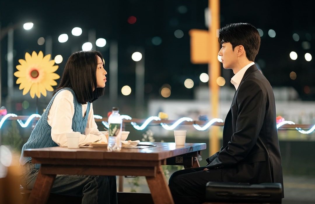 Shin Hae Sun And Kang Hoon's Romance Begins To Blossom On Their First Date In 