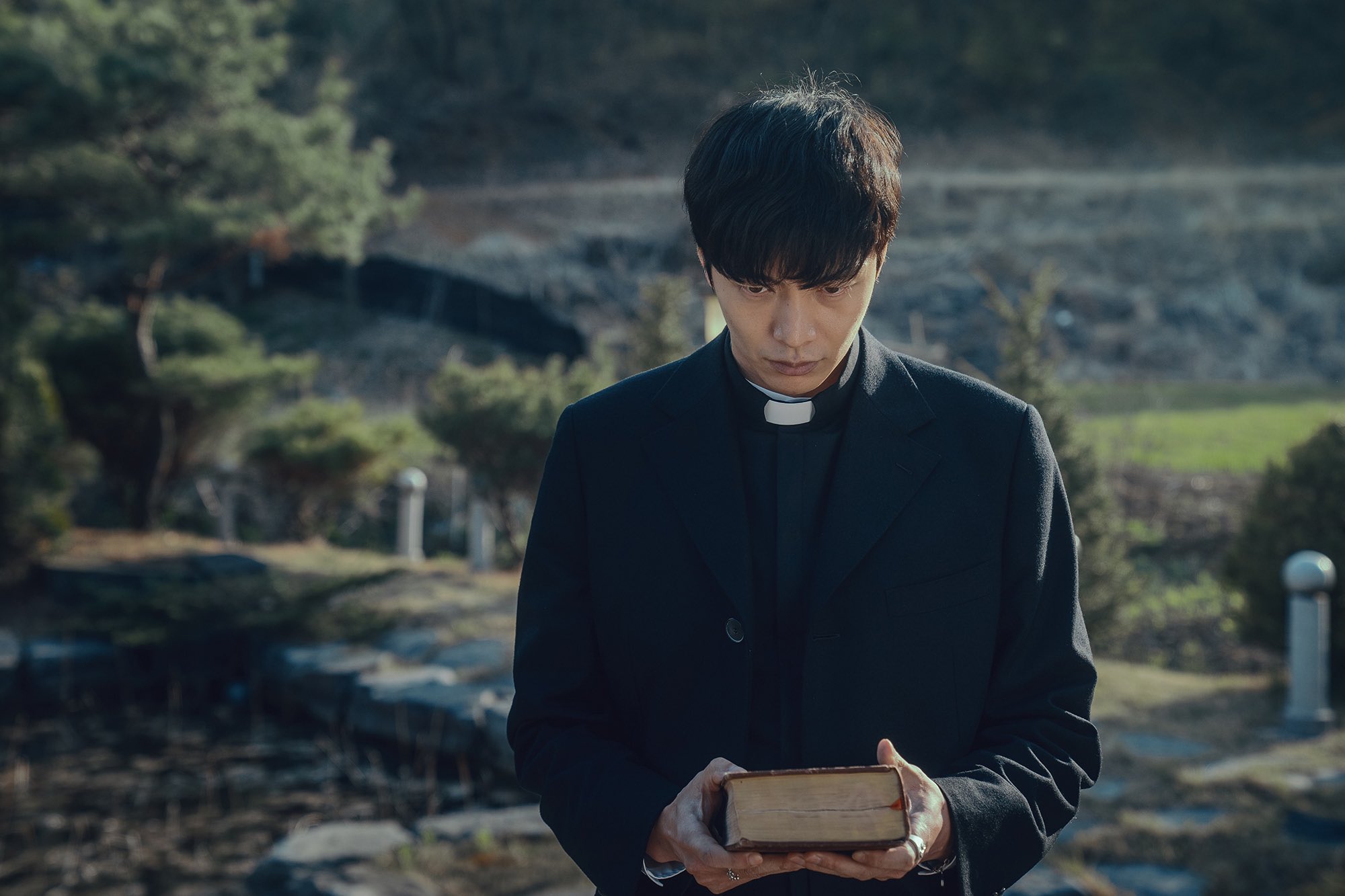 Park Shin Yang And Lee Min Ki Confront Evil To Save Possessed Lee Re In New Film 