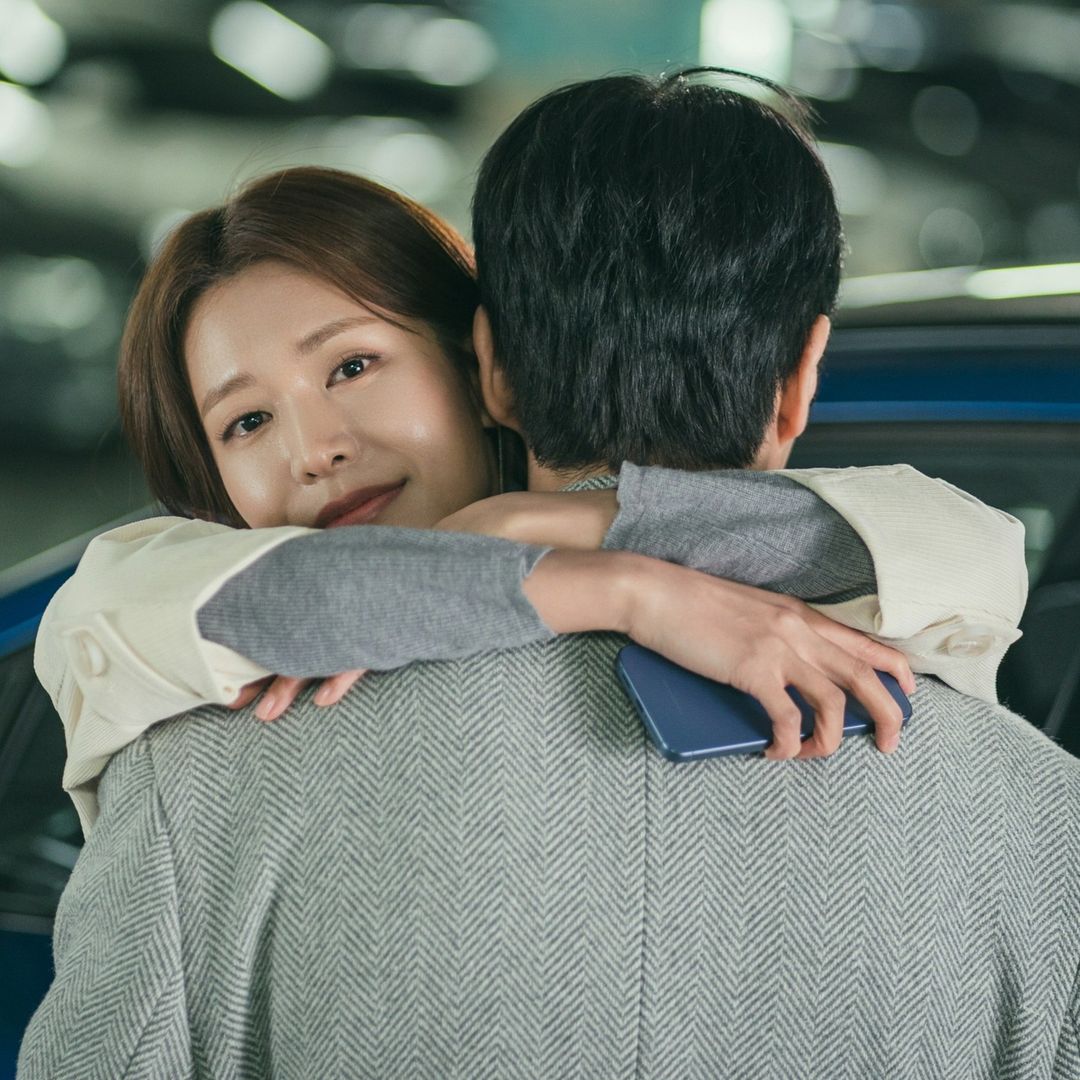 Choi Siwon And Jung Yoo Jin Have Heartwarming Reunion As Exes In Upcoming Rom-Com 