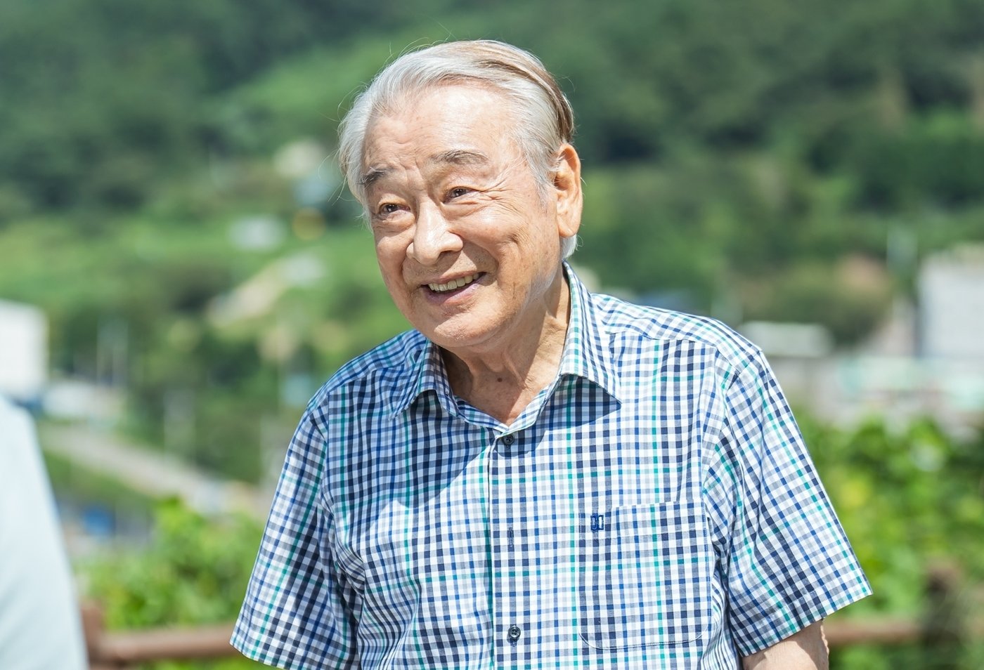 Lee Soon Jae Is A Veteran Actor Who Can Understand The Neighborhood Dog's Barks In Upcoming Comedy Drama