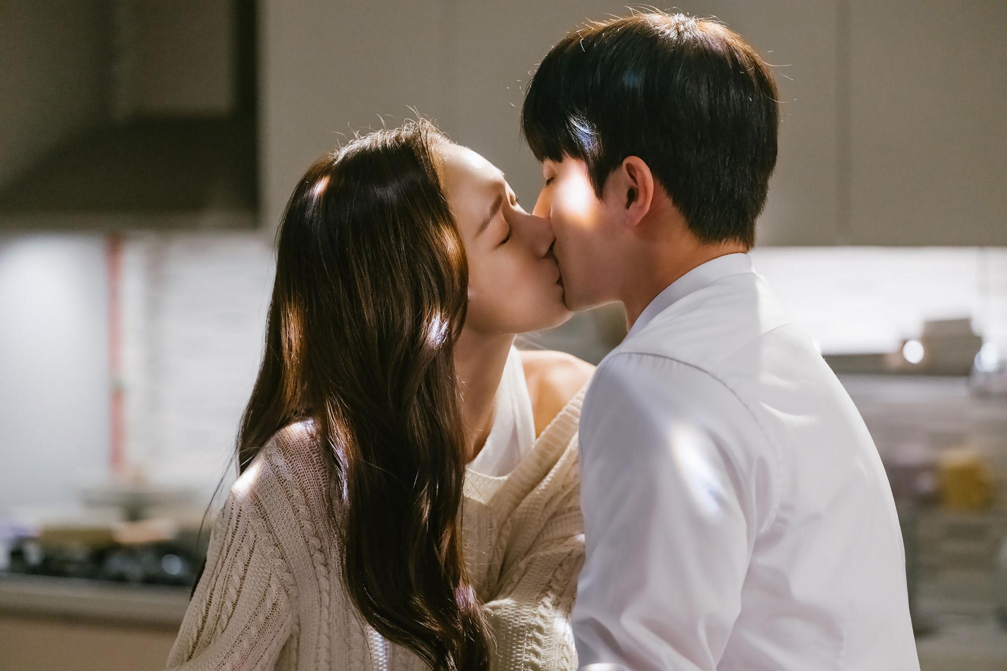 3 Hilarious And Romantic K-Dramas To Watch If You Miss 