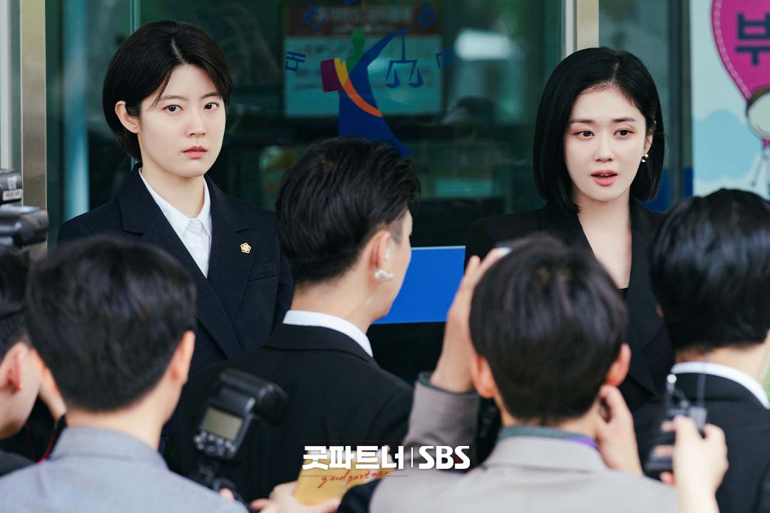 Nam Ji Hyun Is Shocked To Witness Jang Nara And Kim Jun Han's Affectionate Moment In 