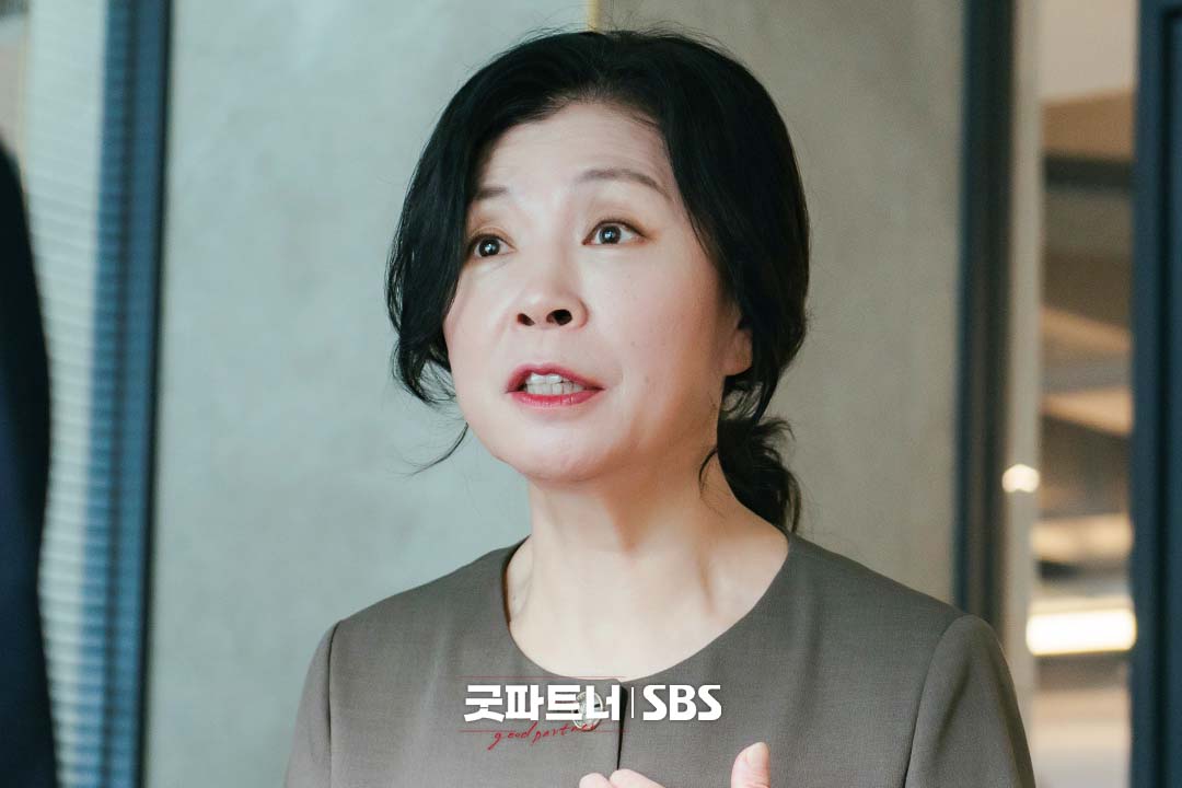 Jang Nara And Nam Ji Hyun Take On A Family Affair In Their Latest Case In 