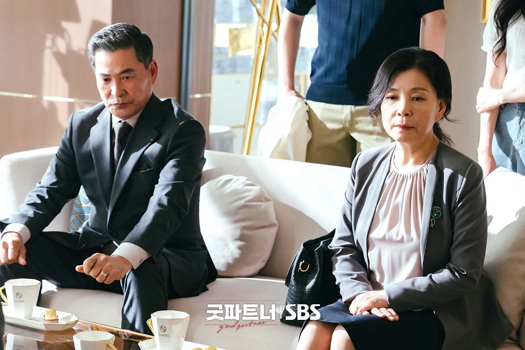 Jang Nara And Nam Ji Hyun Take On A Family Affair In Their Latest Case In 