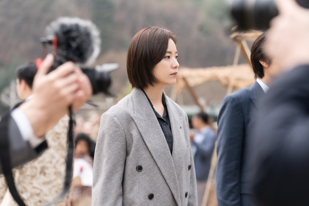 Han Hyo Joo Transforms Into A Charismatic CEO In “Blood Free”
