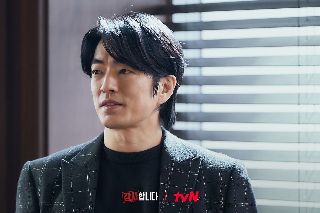 Jin Goo And Jung Moon Sung Are Brothers With Completely Opposite Personalities And Leadership Styles In “The Auditors”