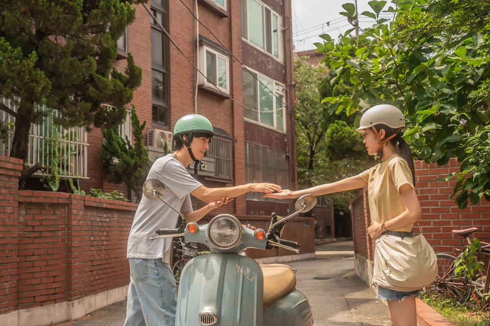 Love Blossoms Between Hong Kyung And Roh Yoon Seo In Upcoming Film 