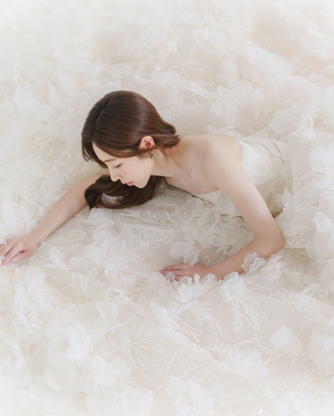 FIESTAR's Hyemi Announces Marriage Plans With Gorgeous Photos From Wedding Shoot