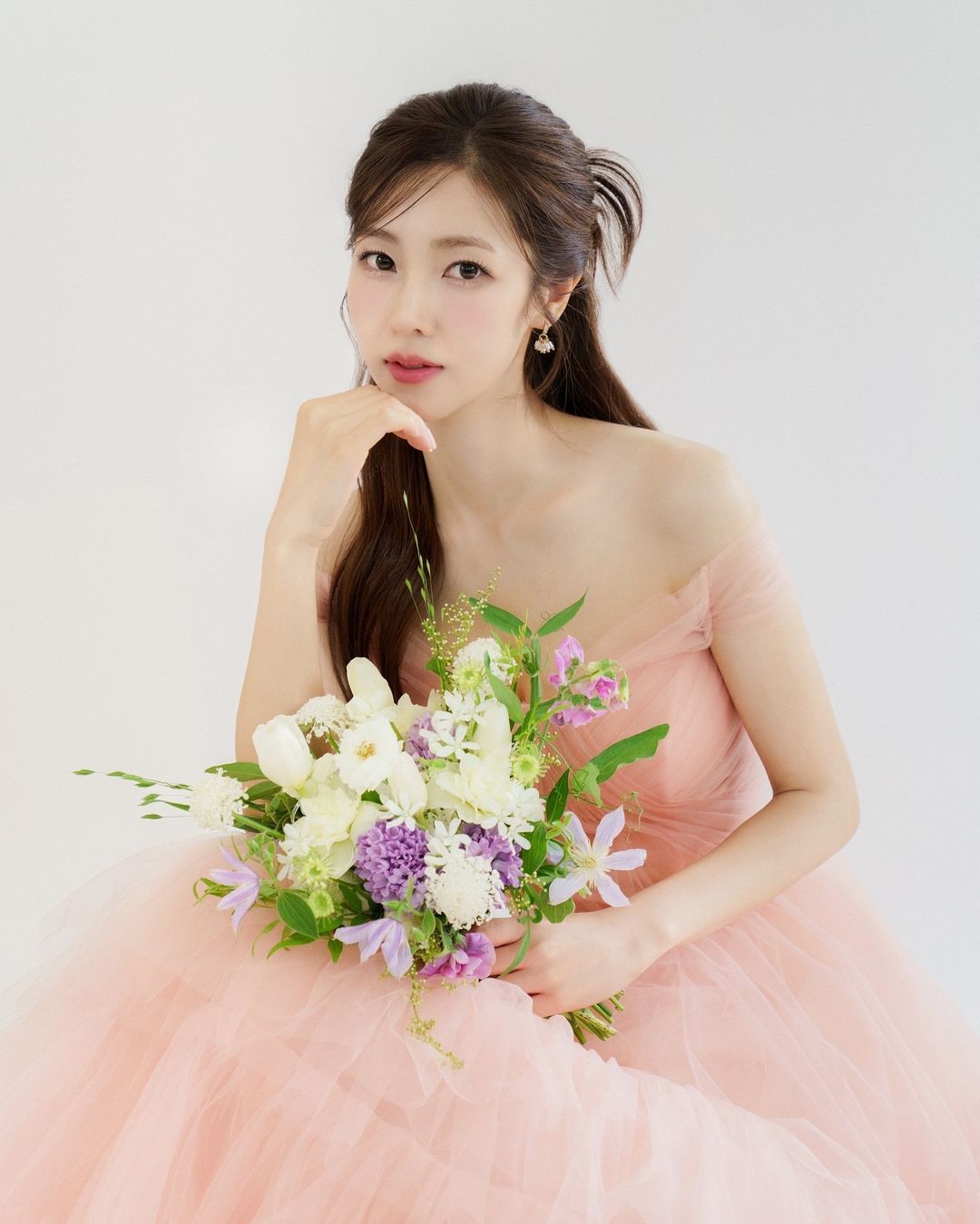 FIESTAR's Hyemi Announces Marriage Plans With Gorgeous Photos From Wedding Shoot