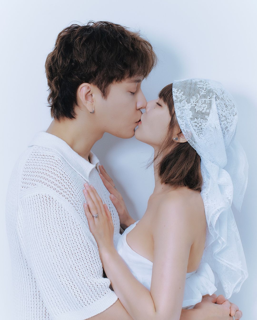 HyunA Shares Wedding Photos With Yong Junhyung