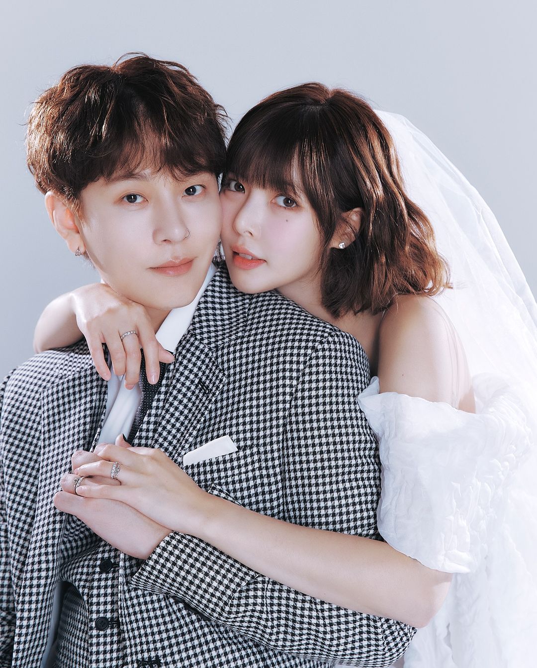 HyunA Shares Wedding Photos With Yong Junhyung