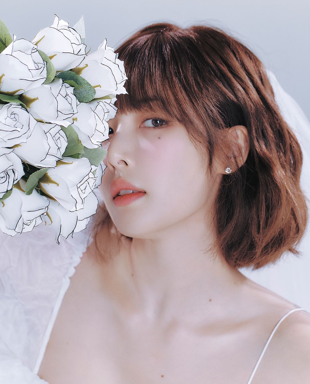 HyunA Shares Wedding Photos With Yong Junhyung