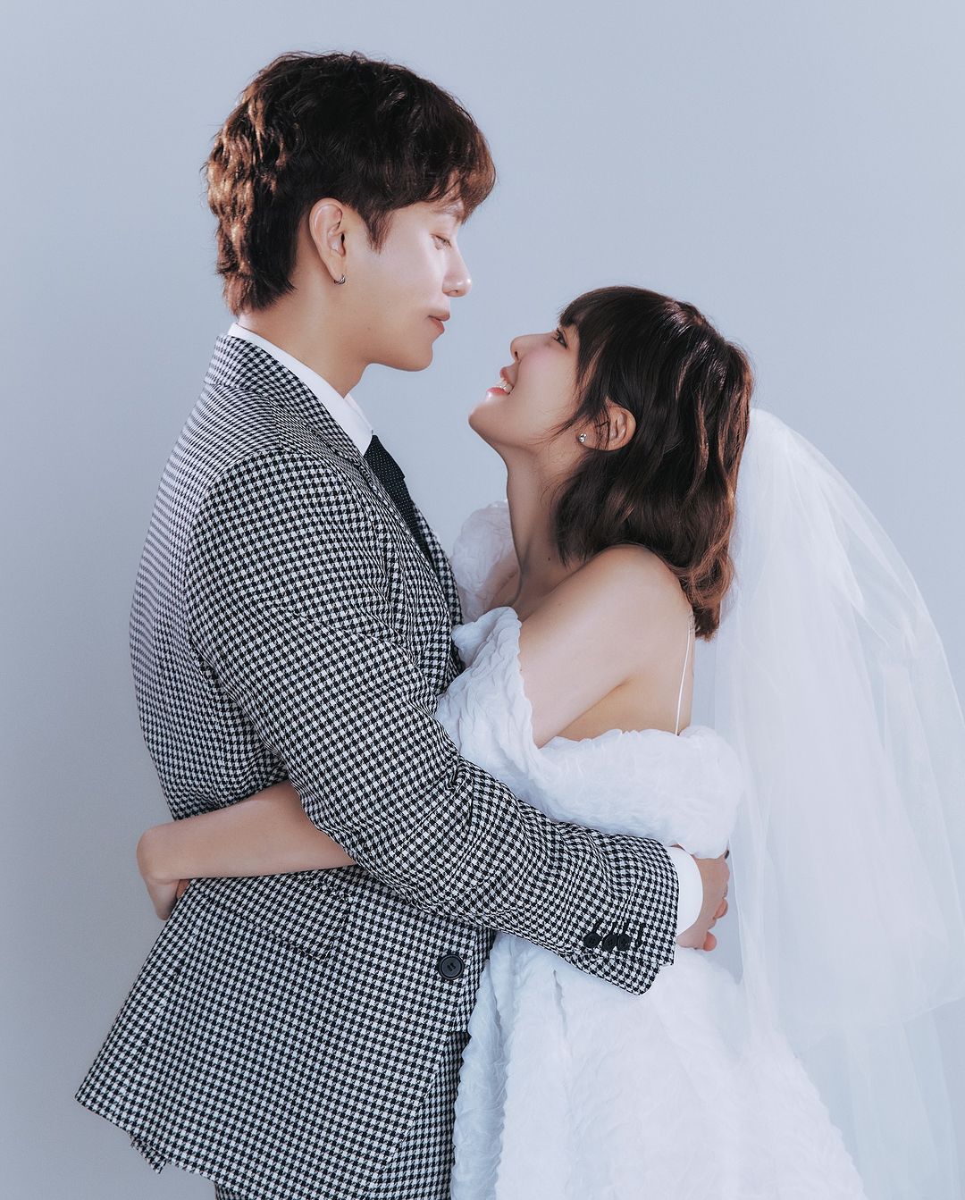 HyunA Shares Wedding Photos With Yong Junhyung