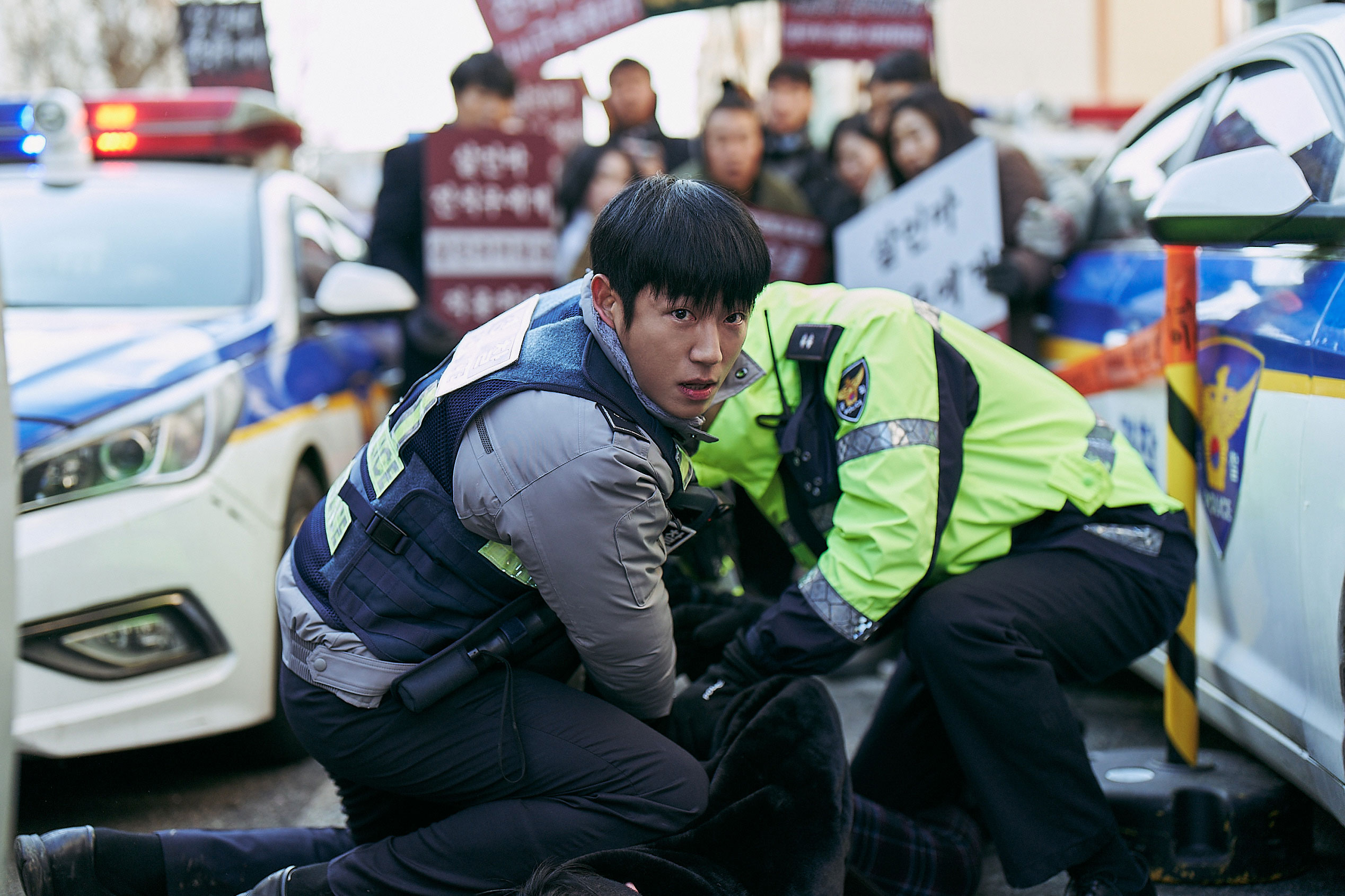 Hwang Jung Min And Jung Hae In Are Relentless In Pursuing Criminals In 