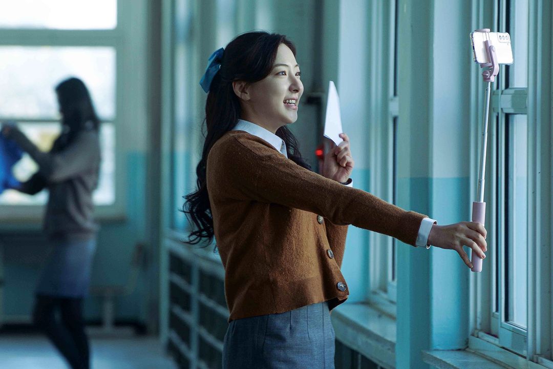 Kim Do Yeon, Eunseo, Jung Ha Dam, And More Navigate A Cursed Game In New Film “Idiot Girls and School Ghost: School Anniversary”