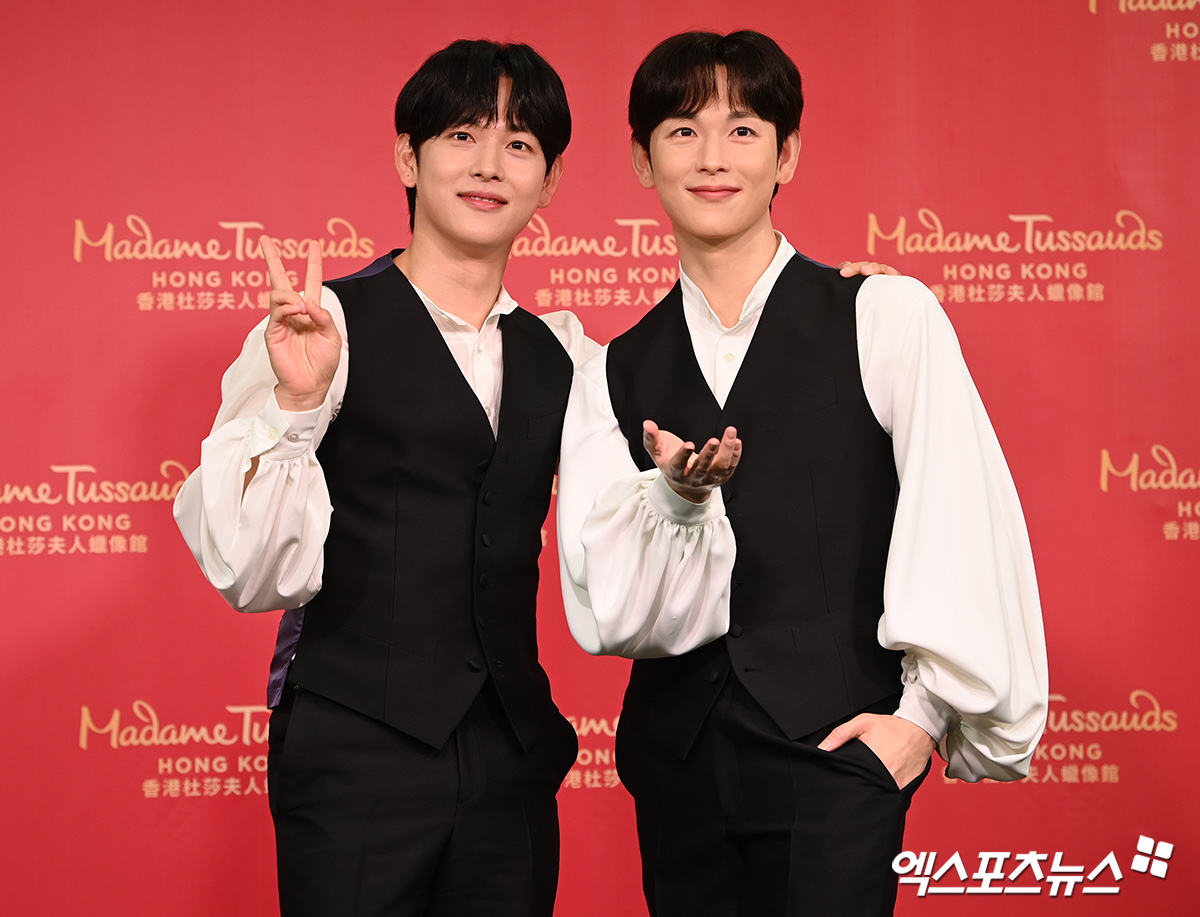 Im Siwan Poses With His Madame Tussauds Wax Figure At Reveal Ceremony